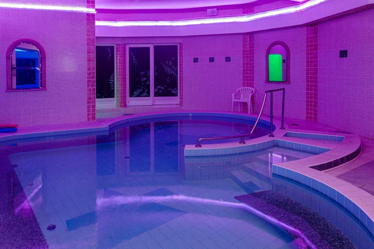 Aqua Blue Hotel Hajdúszoboszló Eksteriør billede