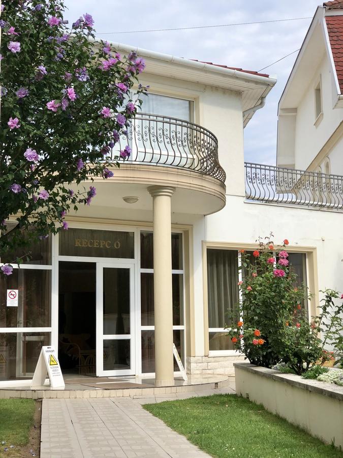 Aqua Blue Hotel Hajdúszoboszló Eksteriør billede